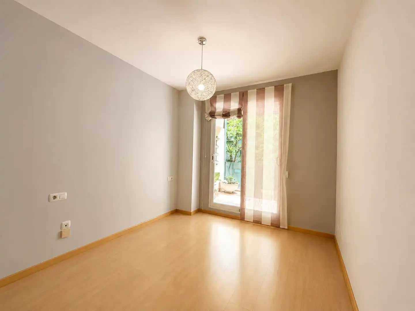 Schlafzimmer von Wohnung zur Miete in Paterna mit Klimaanlage, Heizung und Parkett