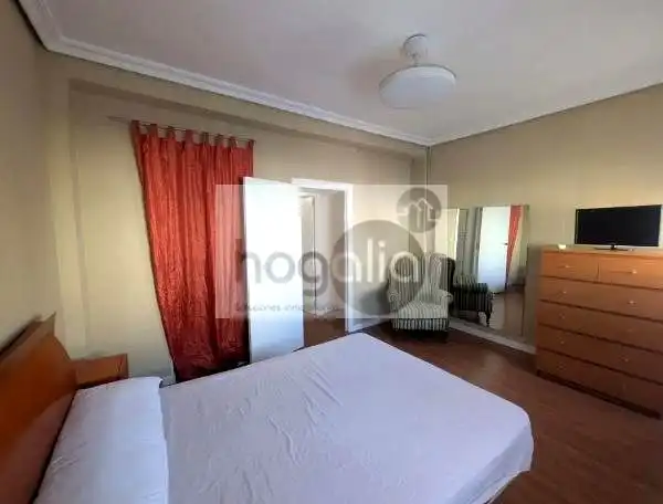 Habitación de Piso de alquiler en Sevilla con Aire acondicionado y Amueblado