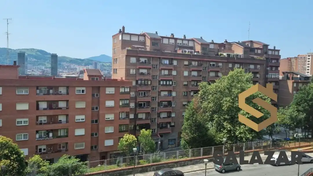 Vista exterior de Piso de alquiler en Bilbao  con Calefacción