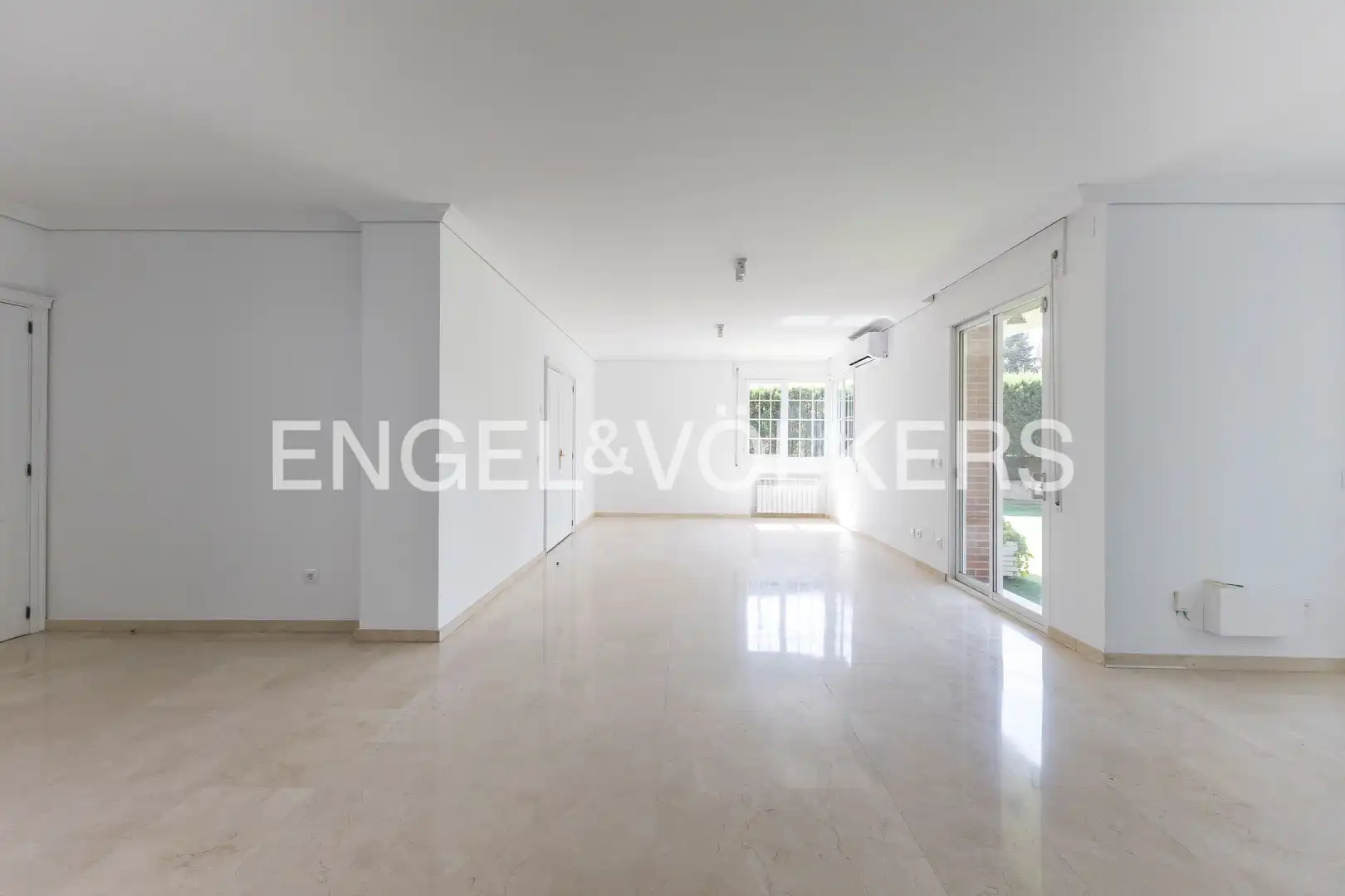 Comedor de Casa o chalet de alquiler en Madrid con Calefacción, Jardín privado y Terraza