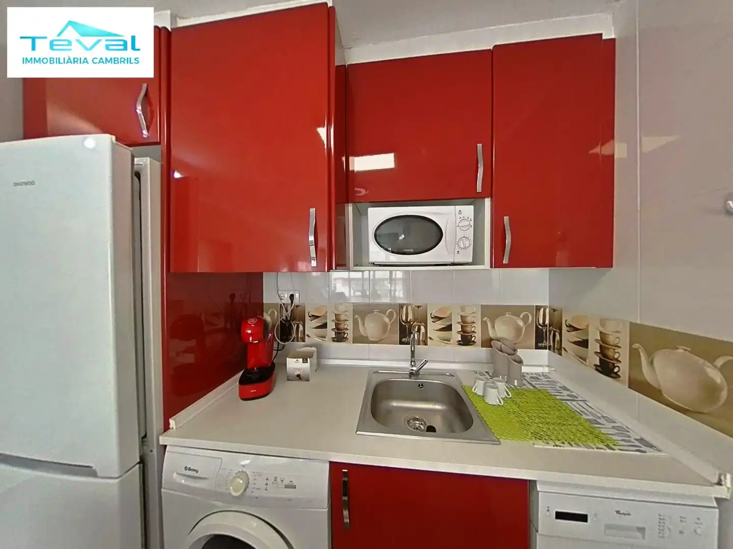 Cuina de Apartament de lloguer en Cambrils amb Aire condicionat, Terrassa i Moblat