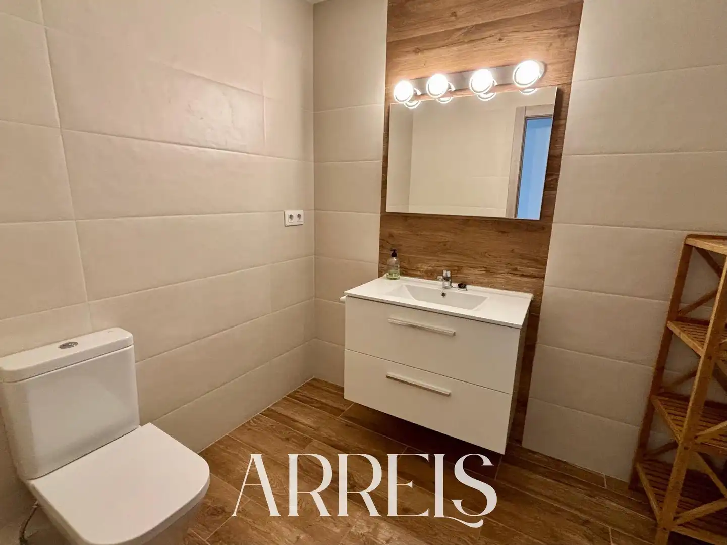 Baño de Piso en venta en Benicarló con Aire acondicionado, Calefacción y Amueblado