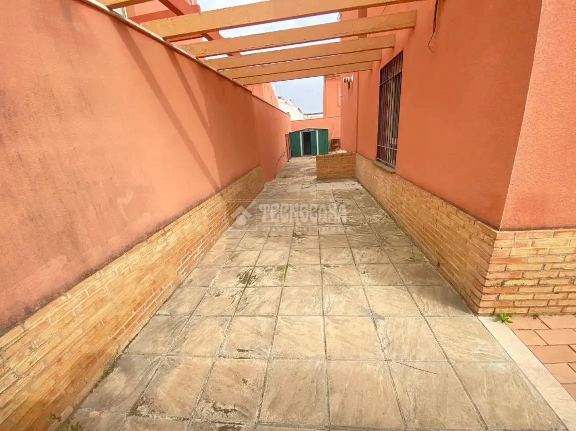 Terraza de Piso en venta en Sanlúcar la Mayor con Aire acondicionado y Amueblado