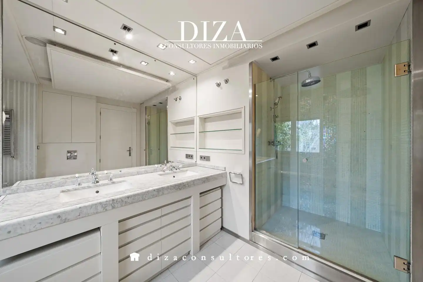 Baño de Piso de alquiler en Madrid con Aire acondicionado y Terraza