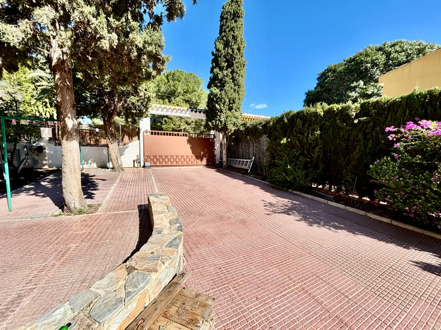 Vista exterior de Casa o xalet en venda en Mutxamel amb Aire condicionat, Jardí privat i Terrassa