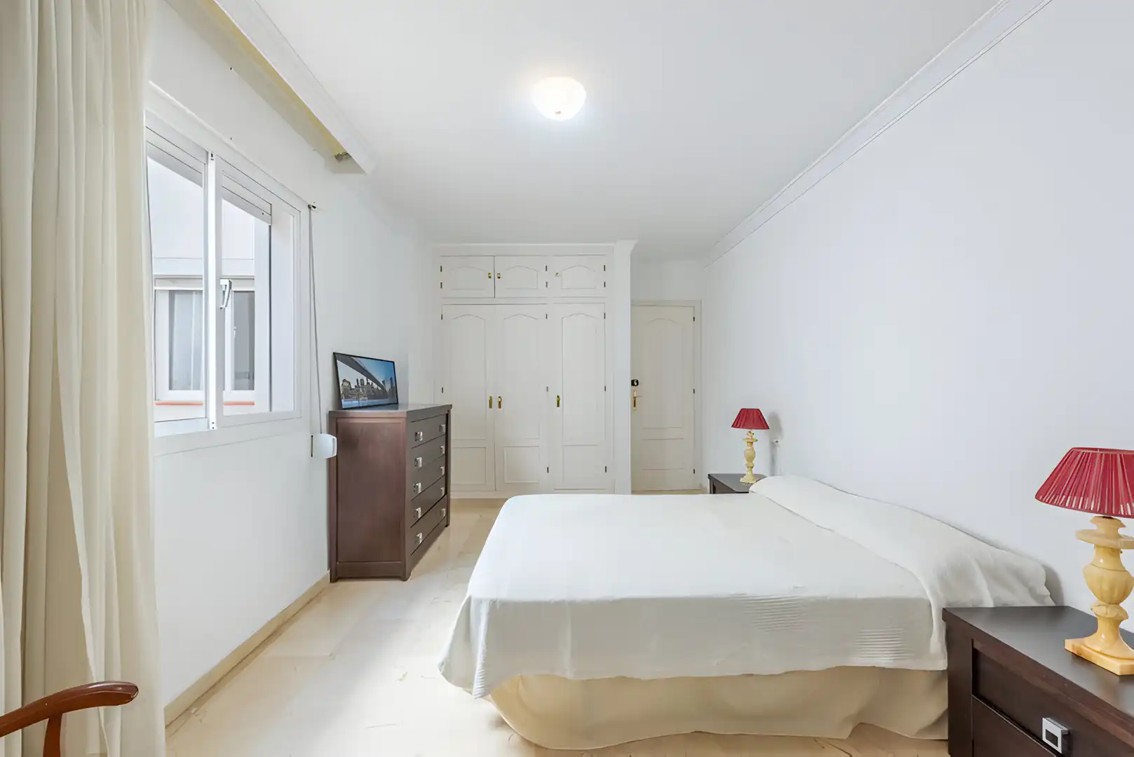 Dormitori de Apartament en venda en Estepona amb Aire condicionat, Terrassa i Balcó