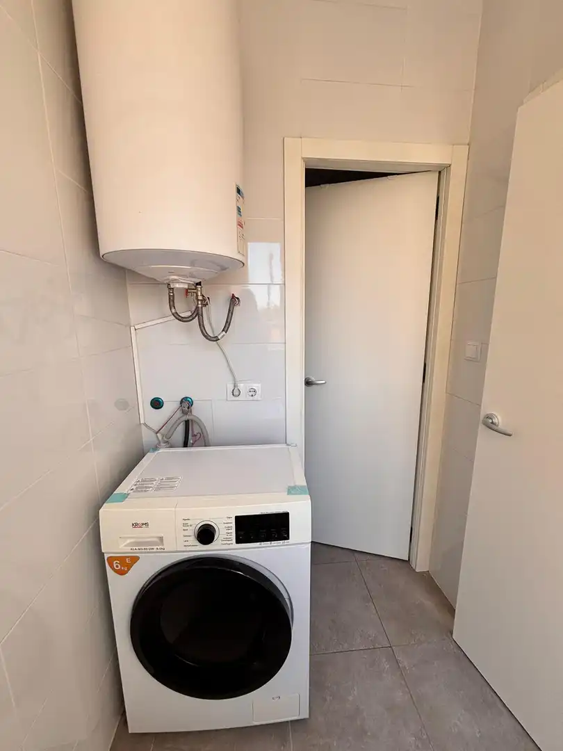 Bathroom of Flat for share in Elche / Elx  with Heating, Terrace and Furnished