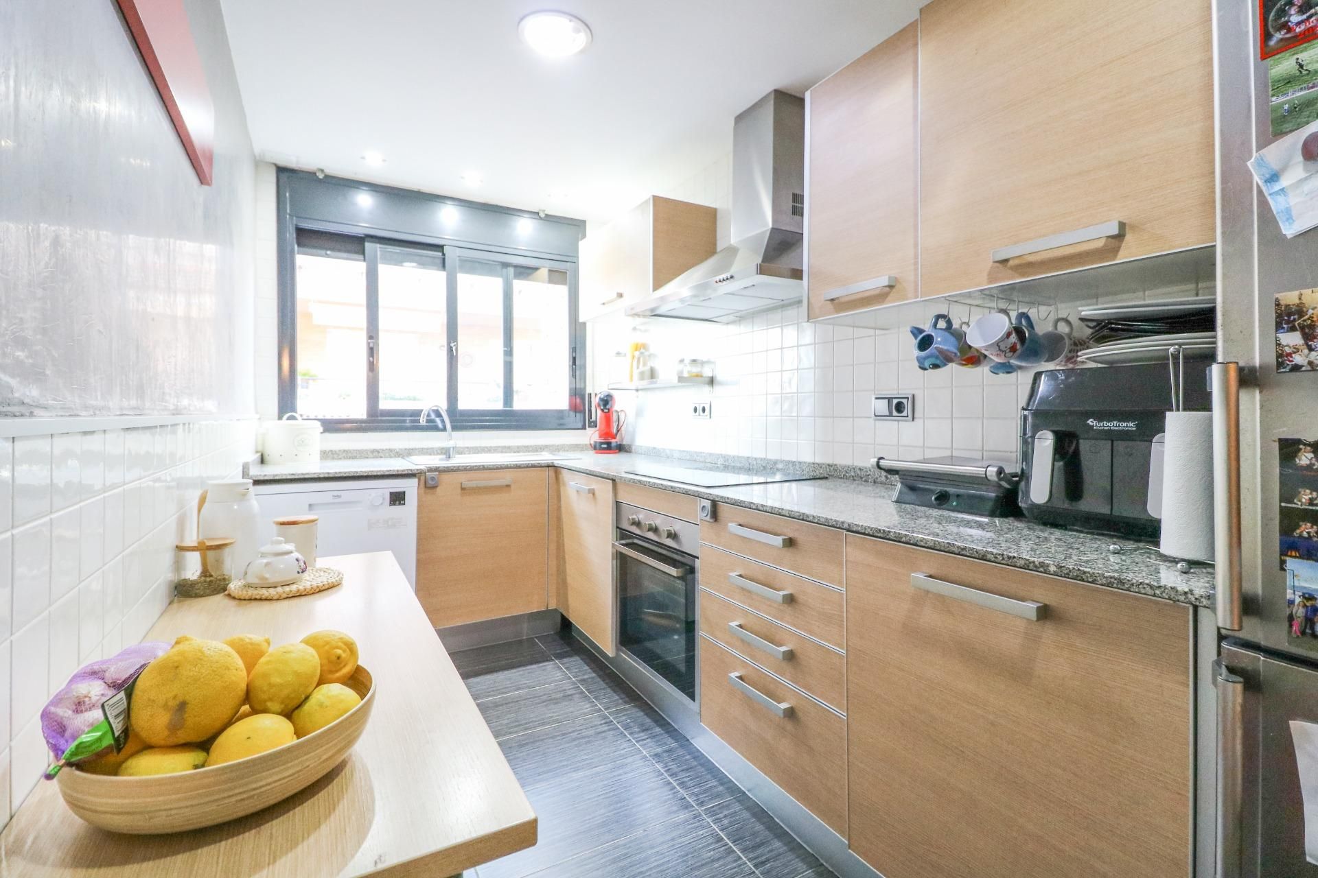 Küche von Wohnung zum Verkauf in Cunit mit Klimaanlage, Heizung und Privatgarten