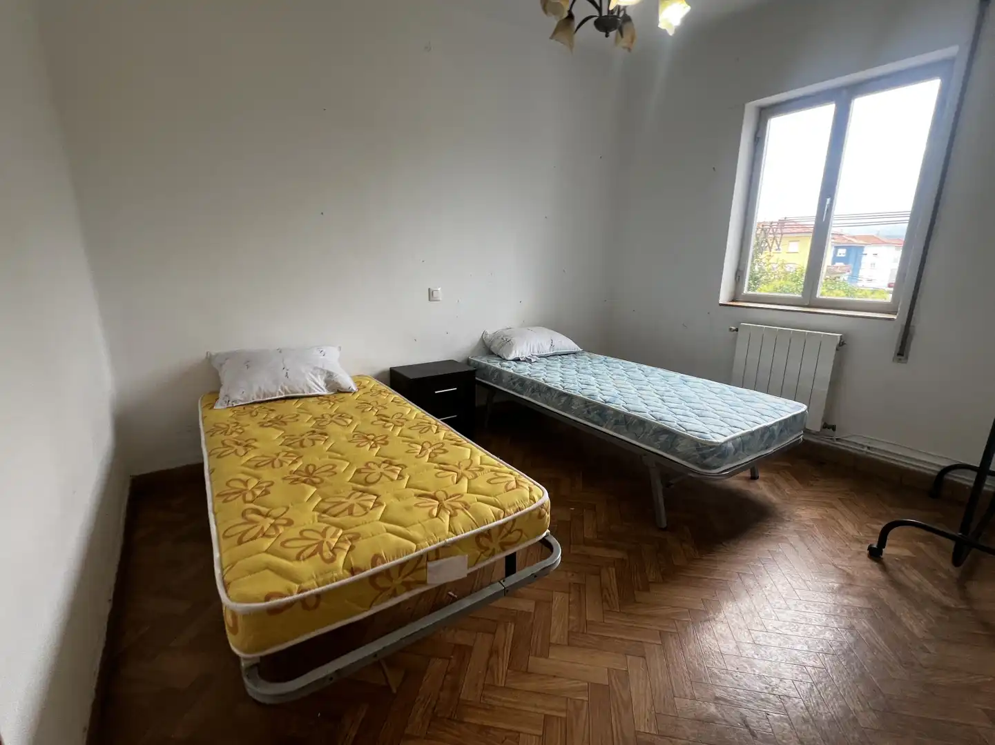 Habitación de Piso en venta en Torrelavega  con Calefacción, Jardín privado y Parquet