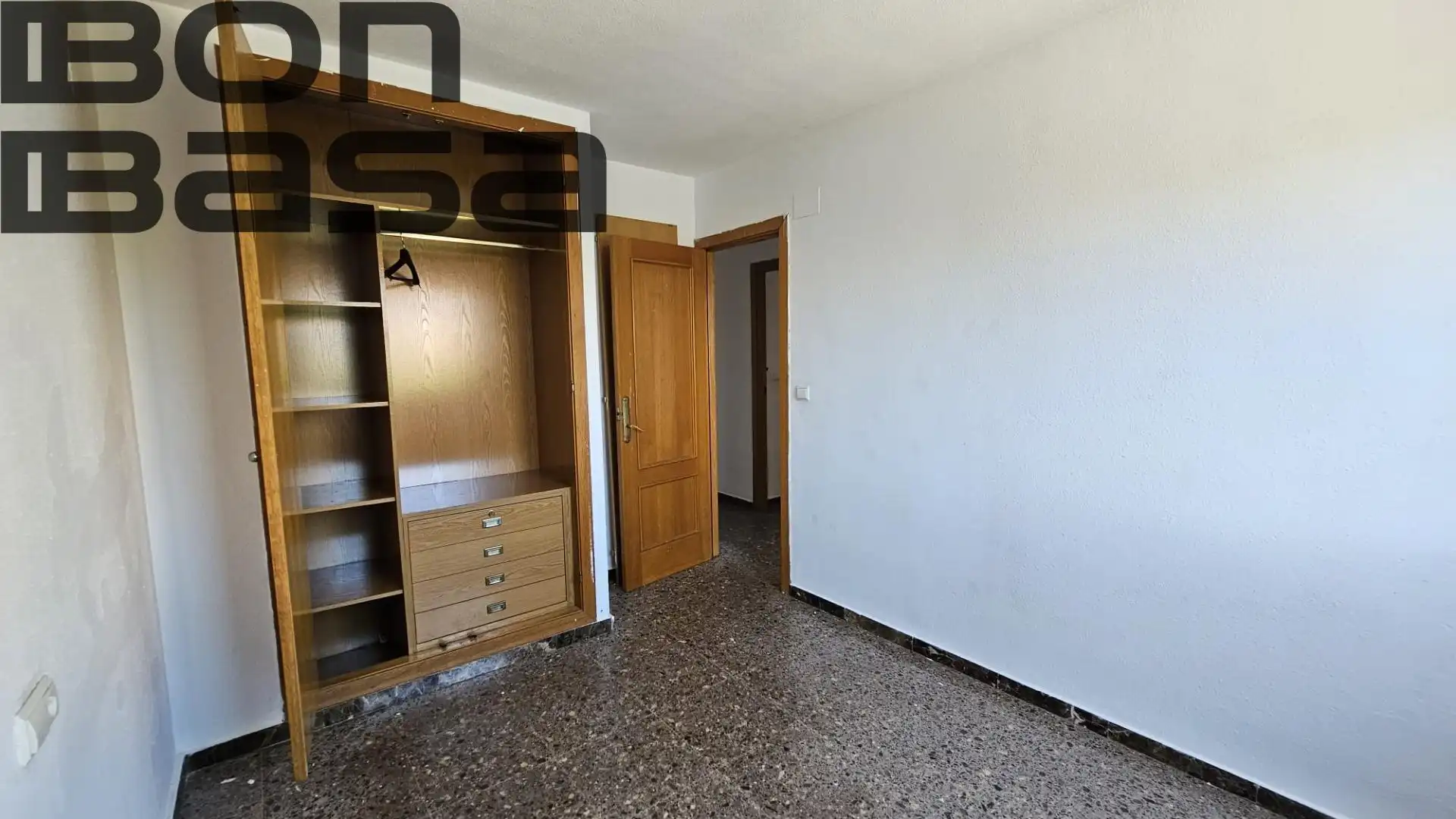 Habitación de Piso en venta en Alicante / Alacant con Aire acondicionado, Jardín privado y Balcón