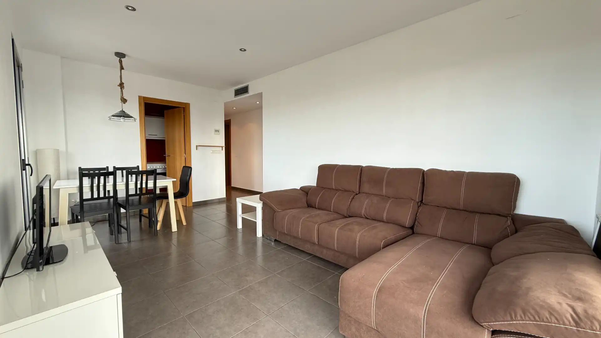 Sala de estar de Piso en venta en Castellón de la Plana / Castelló de la Plana con Aire acondicionado, Trastero y Amueblado