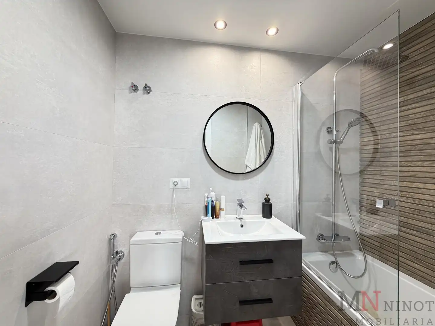 Bathroom of Apartments for sale in Benicasim / Benicàssim  with Air Conditioner and Community pool