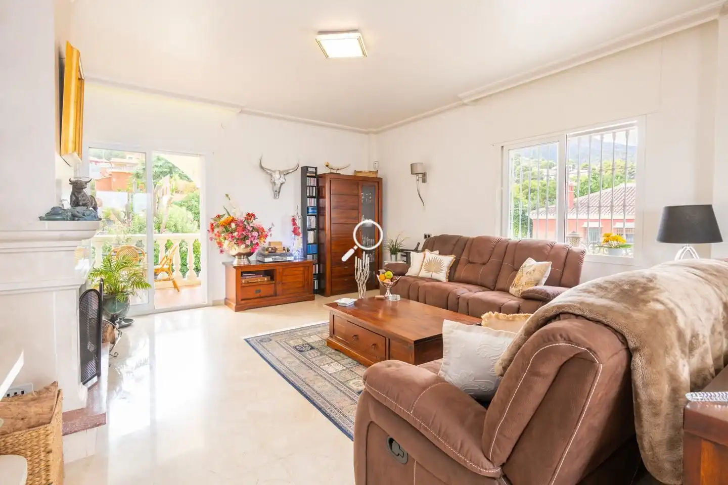 Sala d'estar de Casa o xalet en venda en Alhaurín de la Torre amb Aire condicionat, Jardí privat i Terrassa