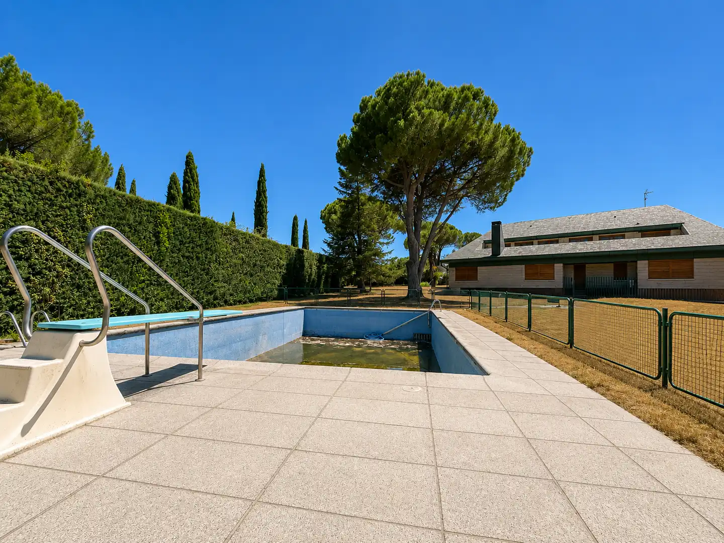 Villa mit Pool zum Verkauf in Urbanización Este - Montepríncipe, imagen 2