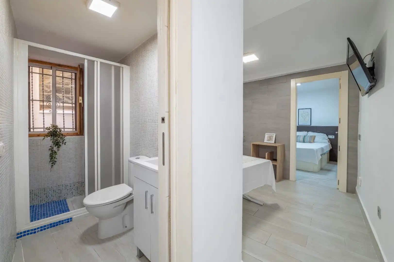 Bathroom of Apartments for sale in Granada  with Furnished