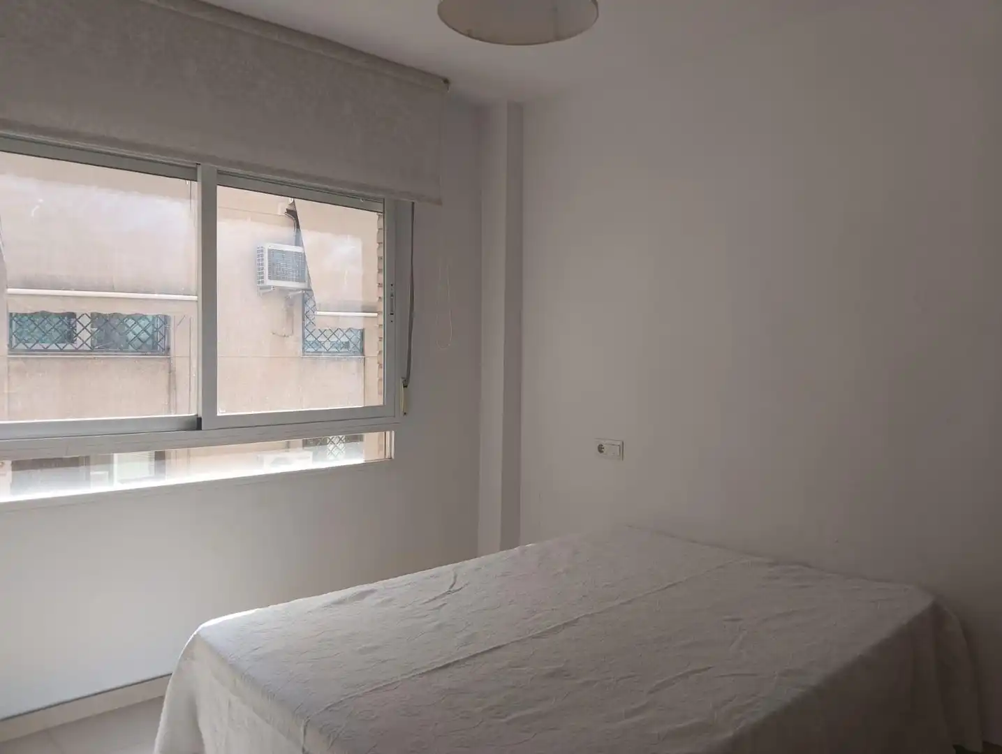 Habitación de Piso de alquiler en Granada con Terraza y Amueblado