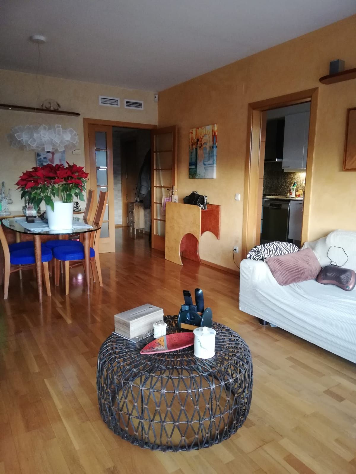 Living room of Flat to rent in  Barcelona Capital  with Air Conditioner, Heating and Parquet flooring