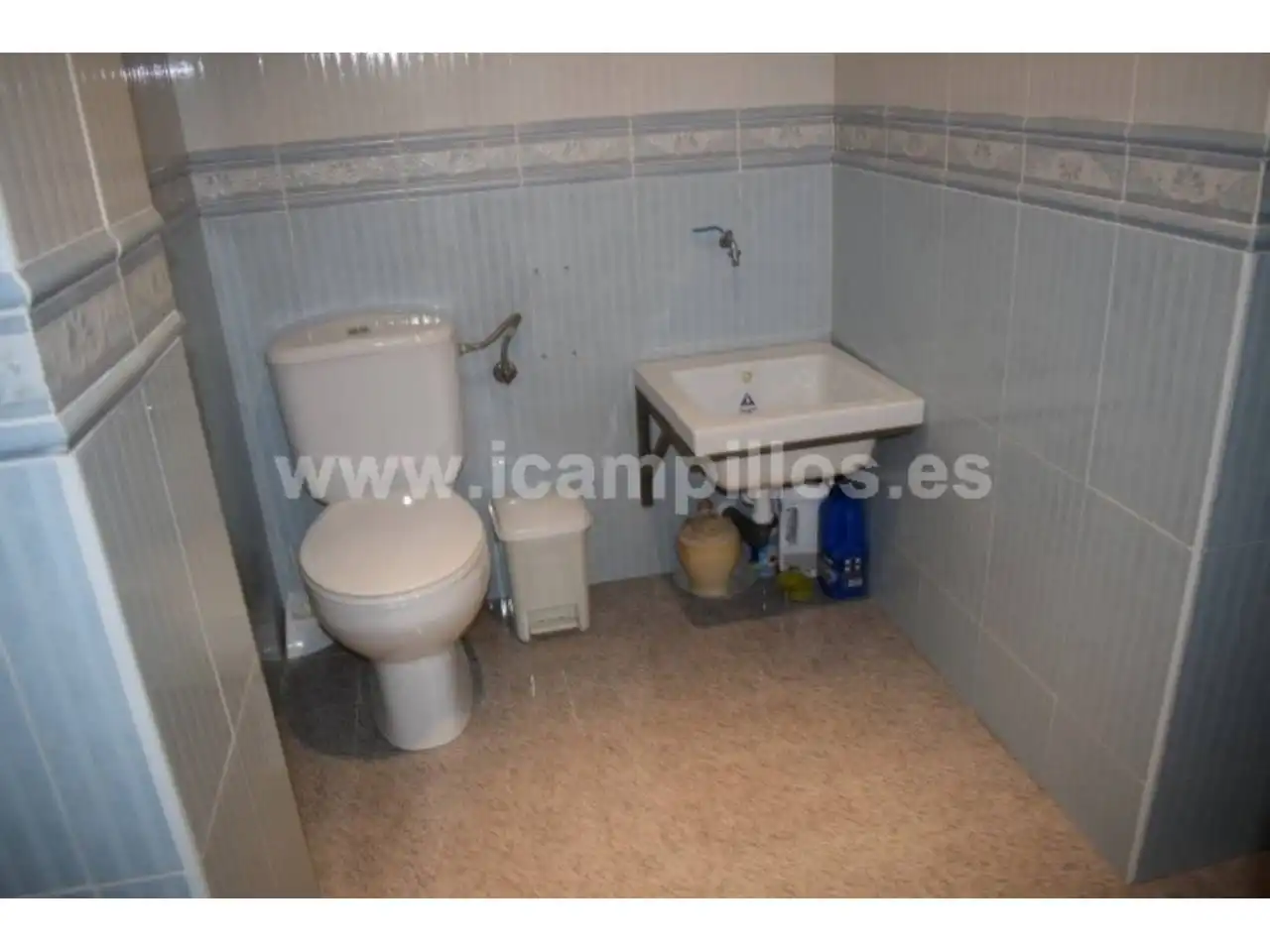 Local comercial en venda a Baena, imagen 5