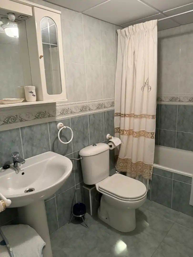 Casa adosada en venta en Calle Castillo de Rena, Avenida Elvas