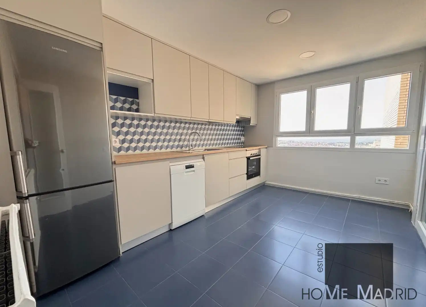 Kitchen of Flat for rent in Madrid  with Air Conditioner, Heating and Terrace