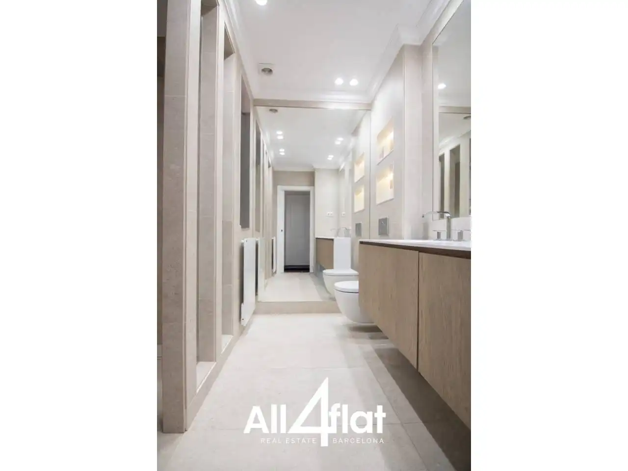 Bathroom of Flat for sale in Barcelona  with Air Conditioner, Heating and Parquet flooring