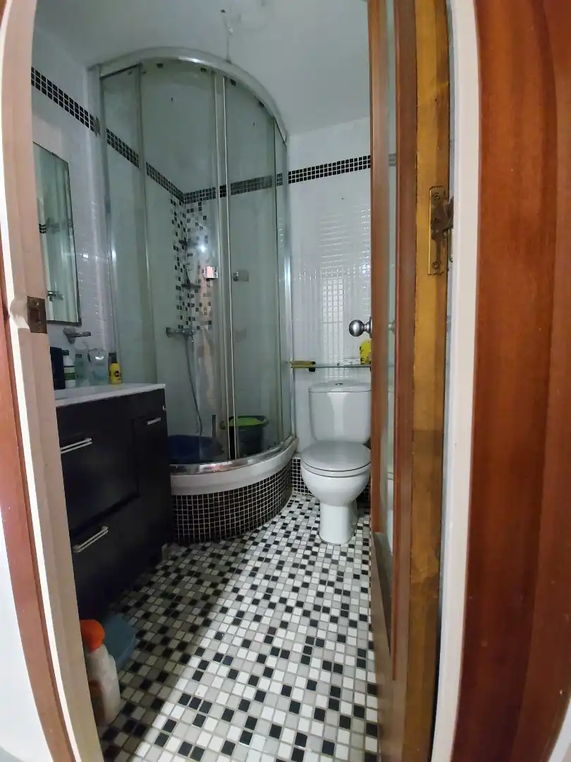 Baño de Piso en venta en Barcelona con Trastero, Horno y Balcón