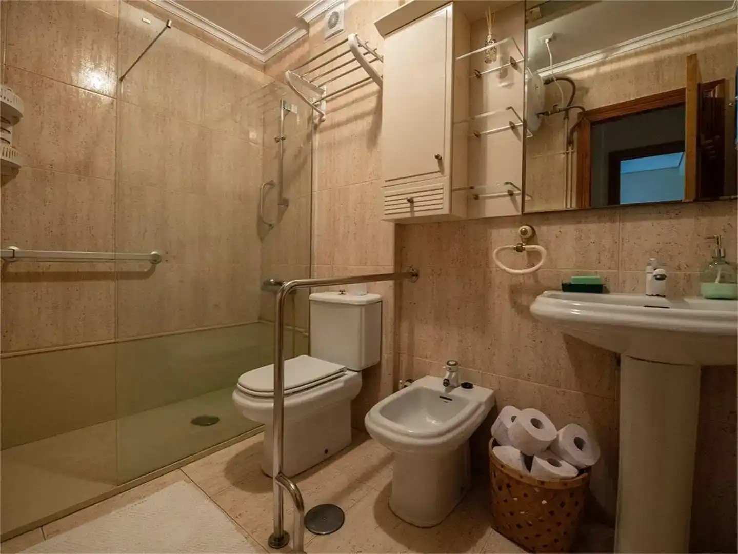 Badezimmer von Wohnungen zur Miete in Vigo  mit Möbliert und Balkon