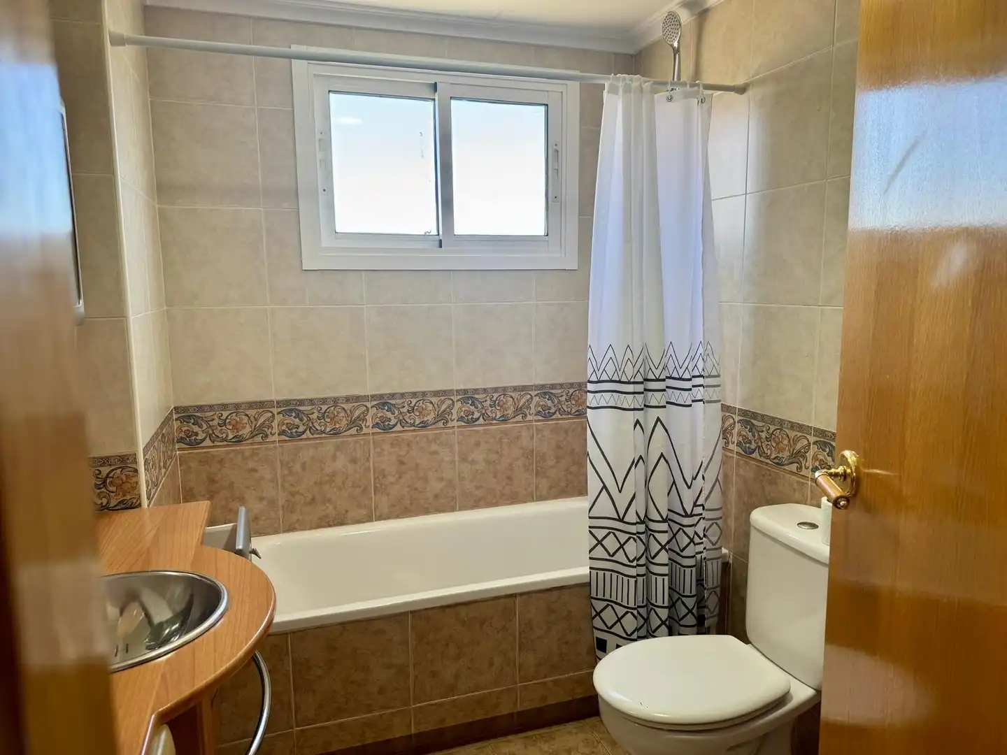 Bathroom of Apartments for rent in Alicante / Alacant  with Air Conditioner, Furnished and Community pool