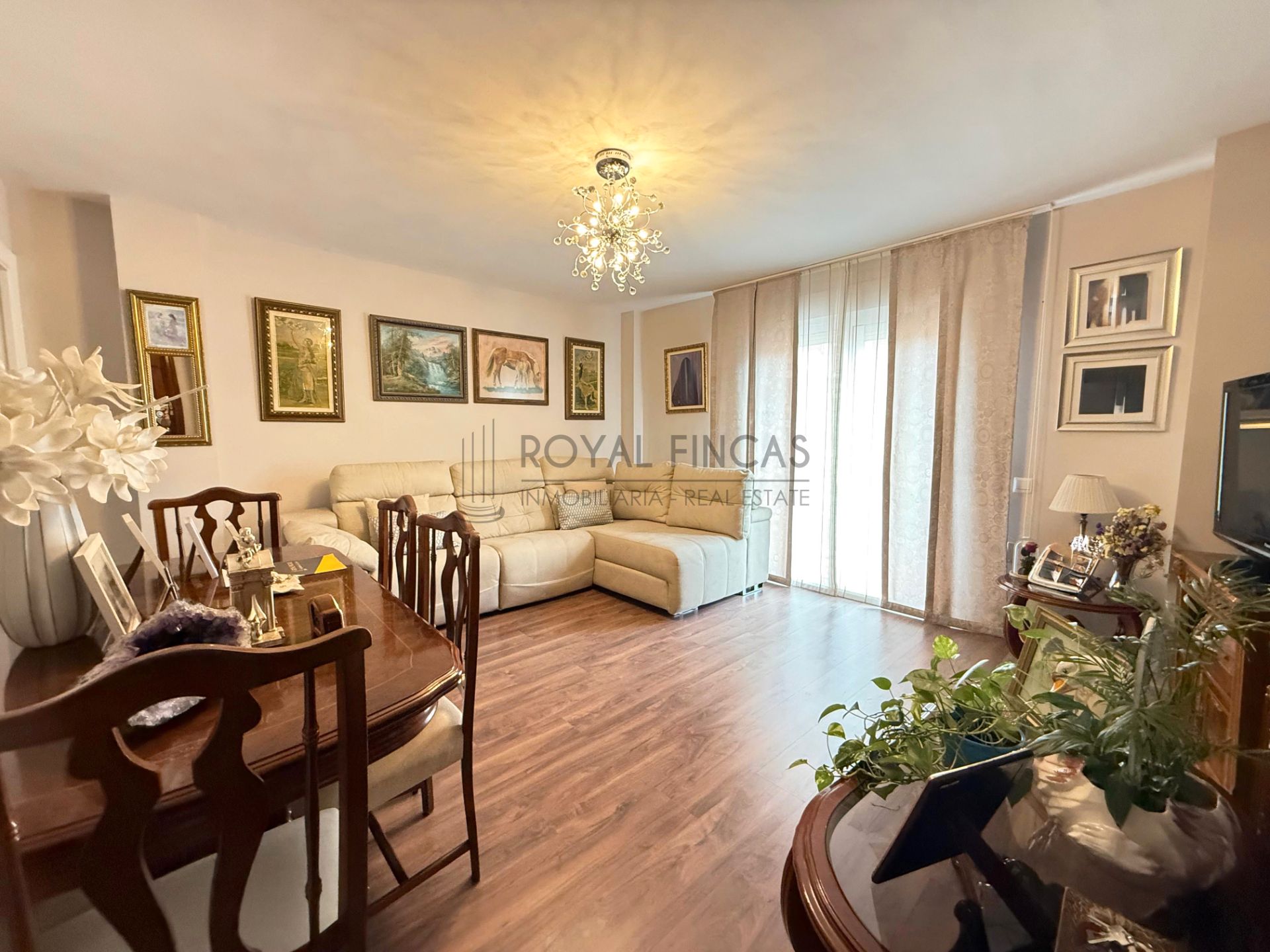 Sala de estar de Piso en venta en Benalmádena con Parquet, Terraza y Amueblado