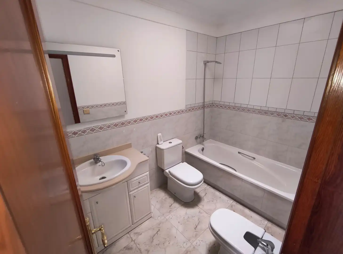 Badezimmer von Einfamilien-Reihenhaus zum Verkauf in Puerto de la Cruz mit Abstellraum, Ofen und Balkon