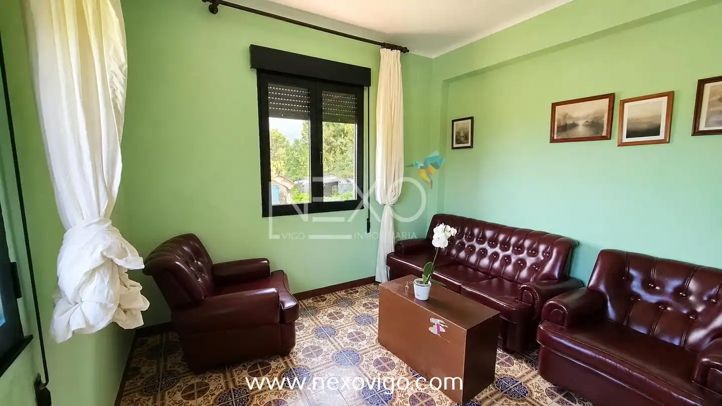 Sala d'estar de Casa o xalet en venda en Marín amb Jardí privat i Traster