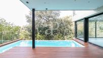 Swimming pool of House or chalet for sale in  Barcelona Capital  with Air Conditioner, Heating and Private garden