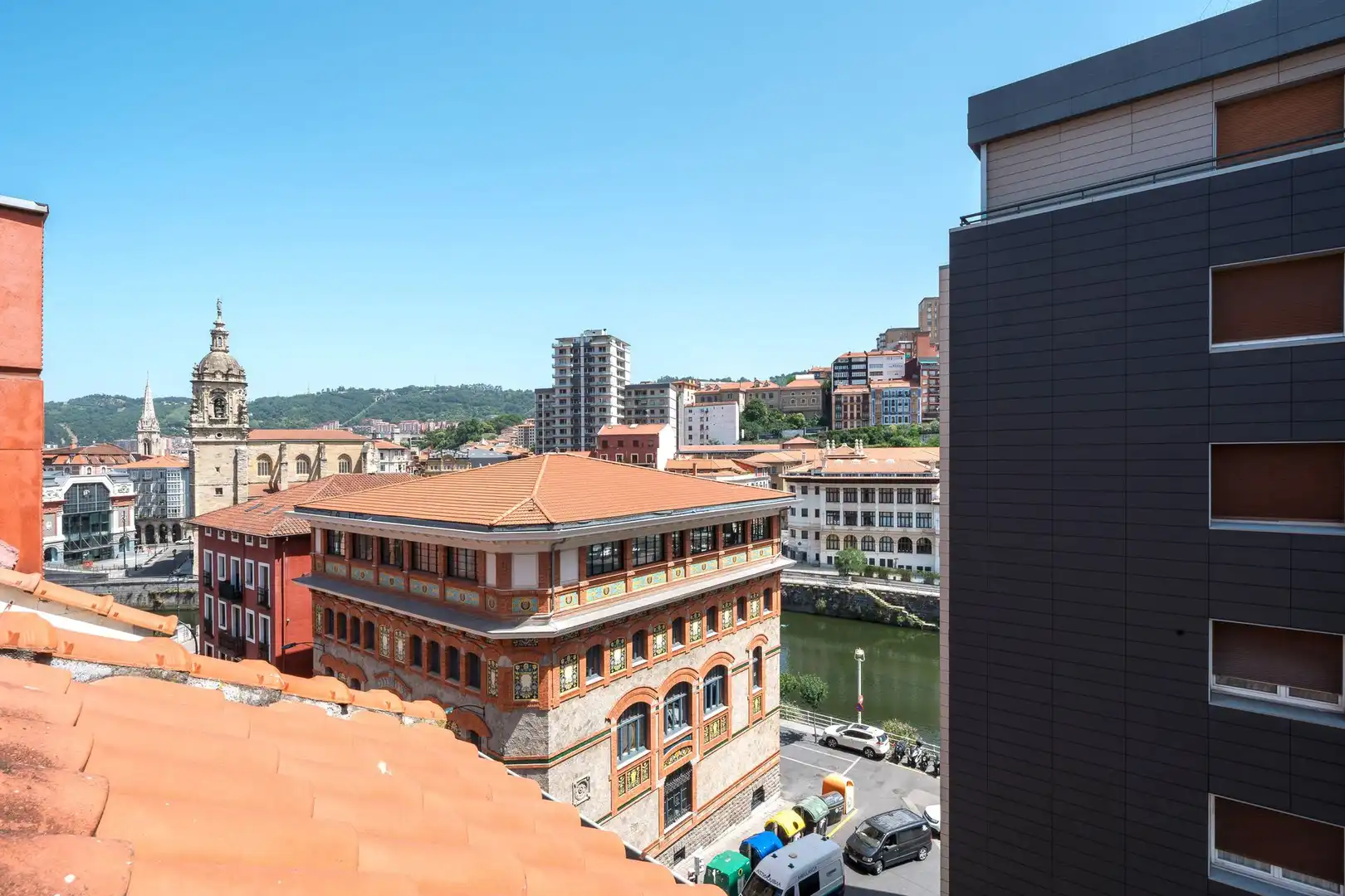 Vista exterior de Pis en venda en Bilbao  amb Calefacció i Terrassa