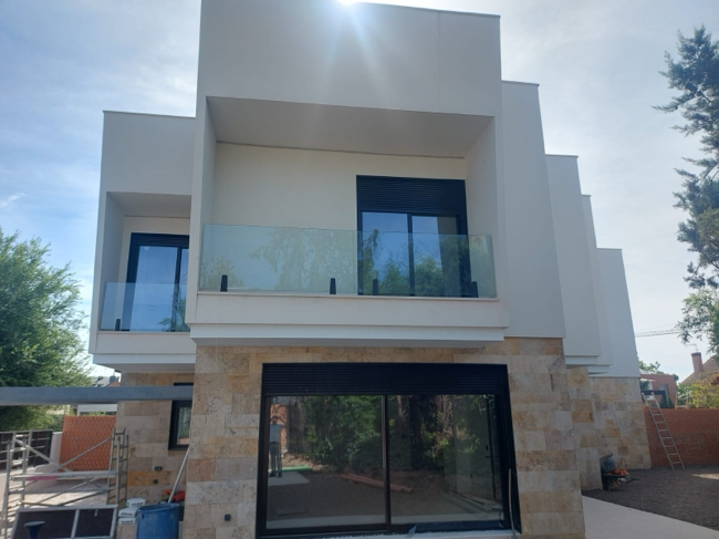 Exterior view of House or chalet for sale in Pozuelo de Alarcón  with Air Conditioner, Private garden and Swimming Pool