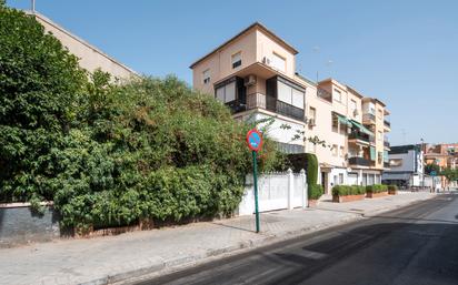 Vista exterior de Casa o xalet en venda en  Granada Capital amb Aire condicionat