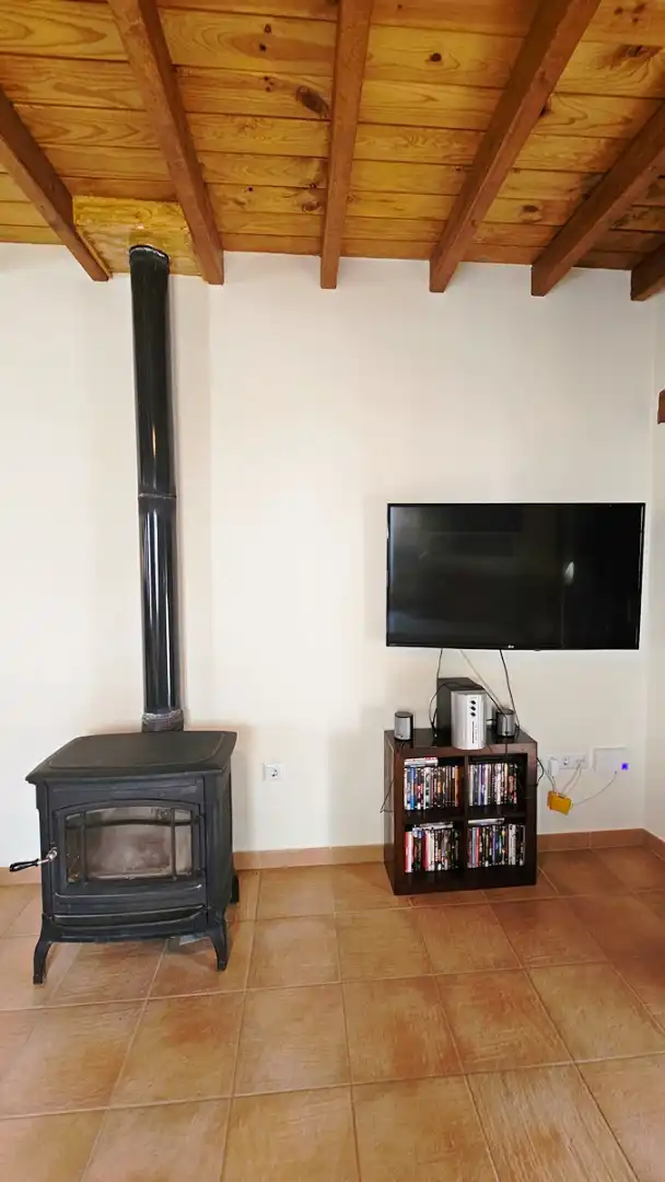 Sala d'estar de Casa o xalet en venda en Linares de la Sierra amb Traster