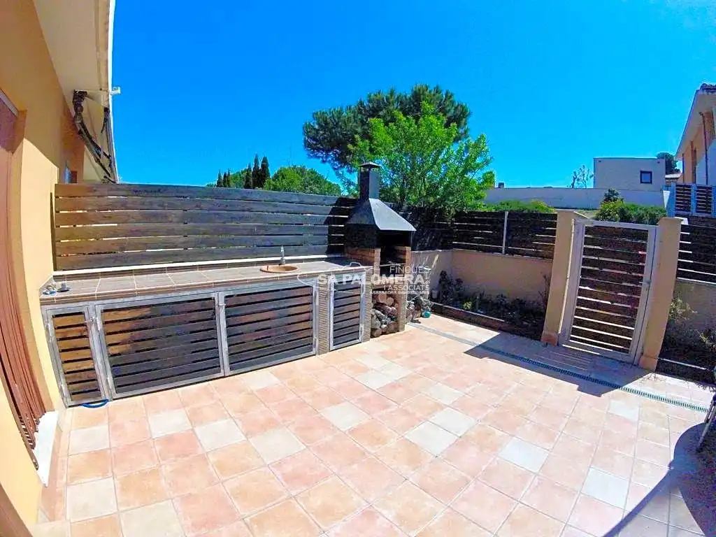 Houses for sale in Santa Clotilde