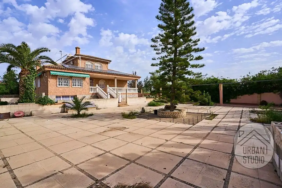 Vista exterior de Casa o chalet en venta en San Vicente del Raspeig / Sant Vicent del Raspeig con Calefacción, Jardín privado y Terraza
