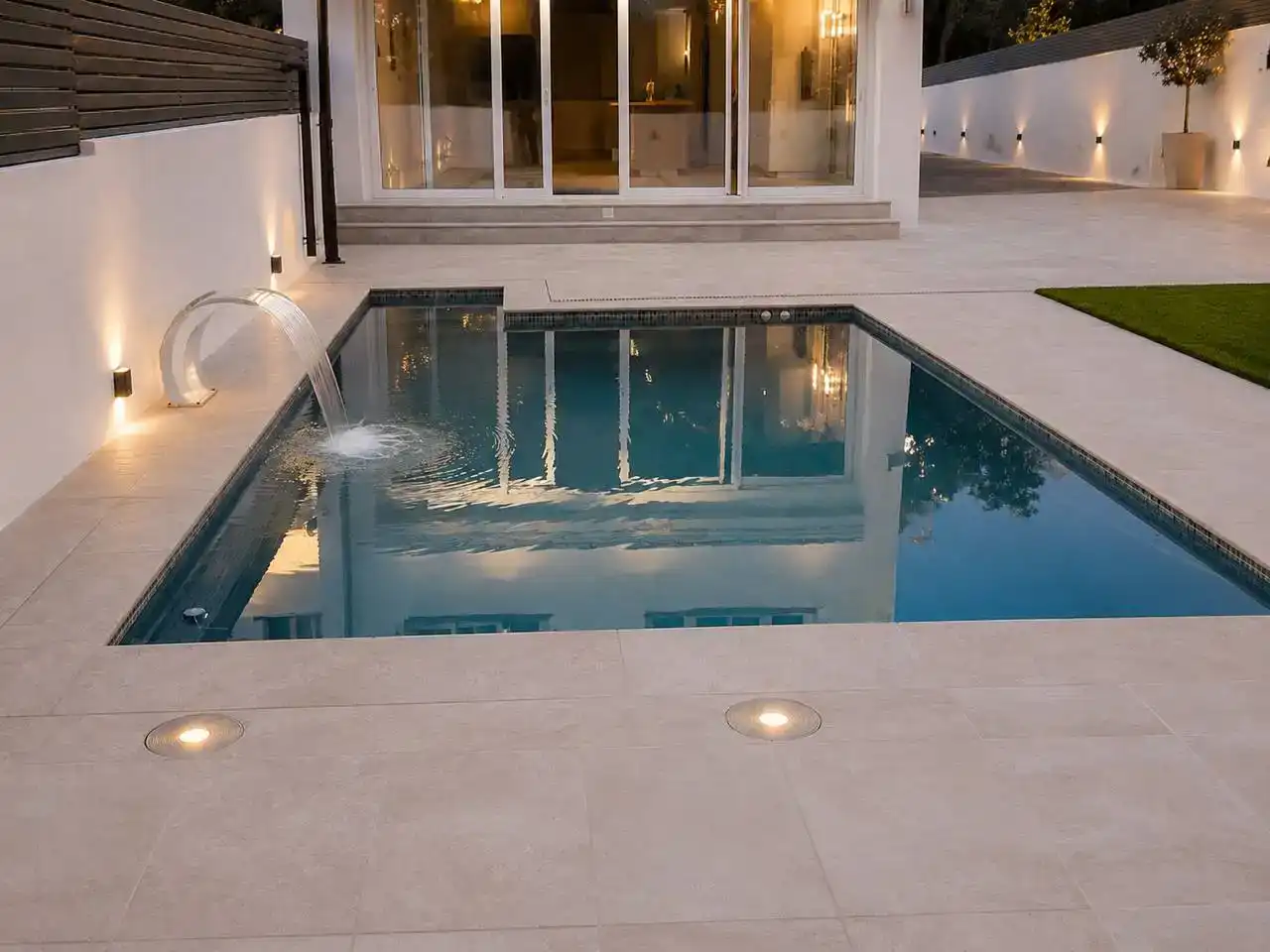 Swimming pool of Houses for sale in Marbella  with Air Conditioner, Swimming Pool and Balcony