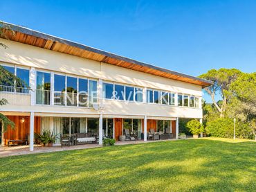 Casa amb piscina en venda a El Mirador - La Cornisa