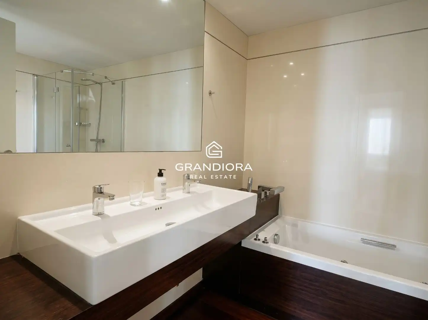 Bany de Àtic de lloguer en Barcelona amb Aire condicionat, Terrassa i Piscina