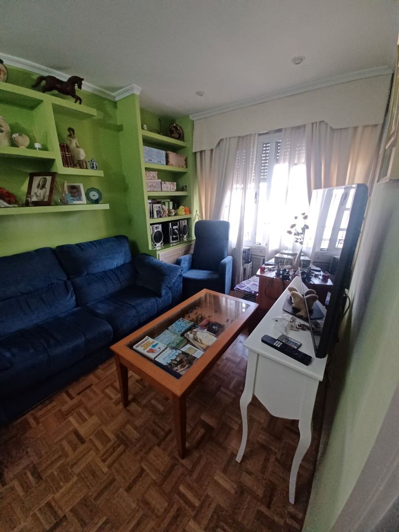 Living room of Flat for sale in  Sevilla Capital  with Air Conditioner, Private garden and Furnished