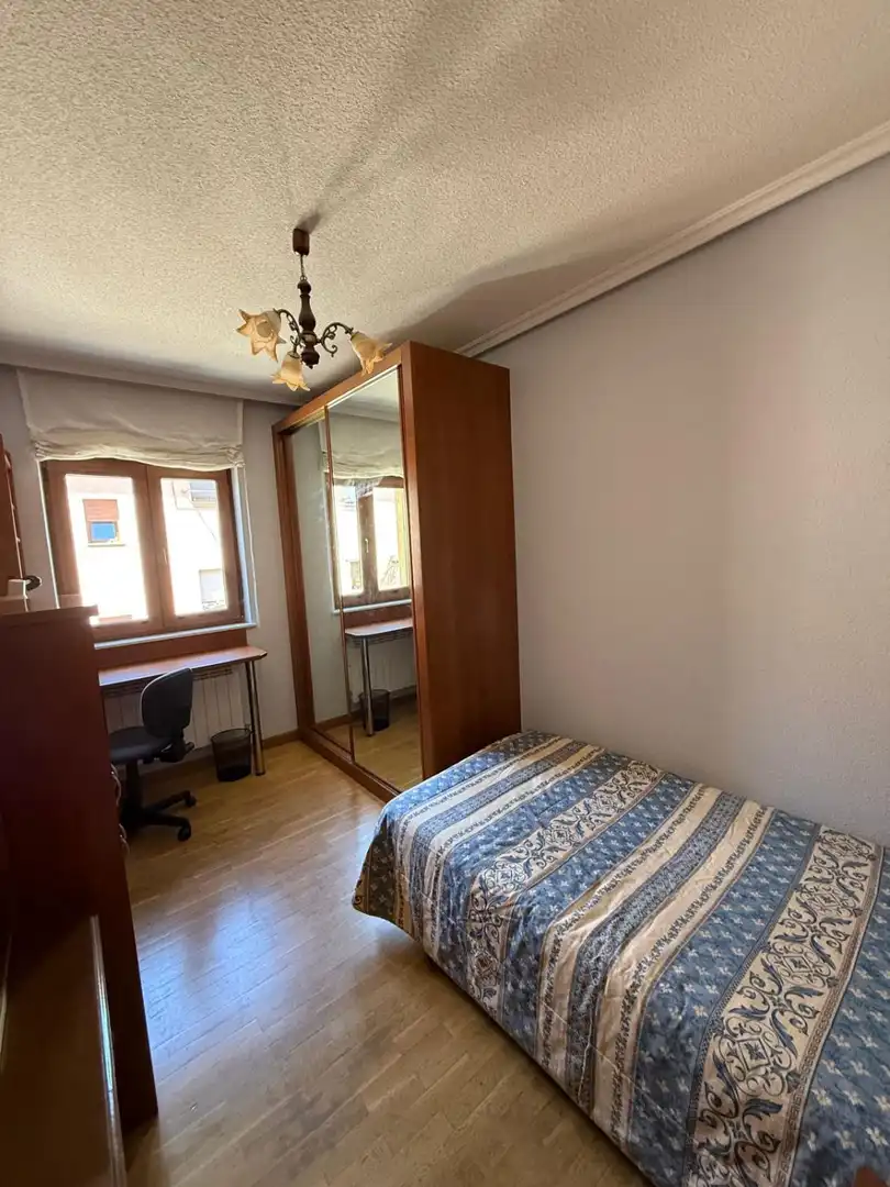 Bedroom of Flat for rent in Salamanca  with Air Conditioner, Heating and Parquet flooring