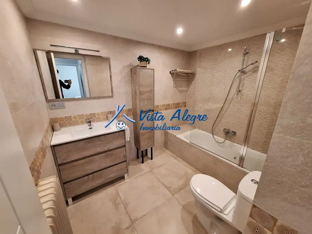 Bathroom of Flat for sale in Haro, La Rioja