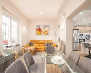 Living room of Flat to rent in  Madrid Capital  with Air Conditioner, Terrace and Furnished