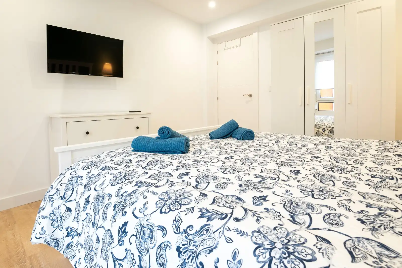 Bedroom of Flat for rent in Gijón   with Air Conditioner, Heating and Parquet flooring