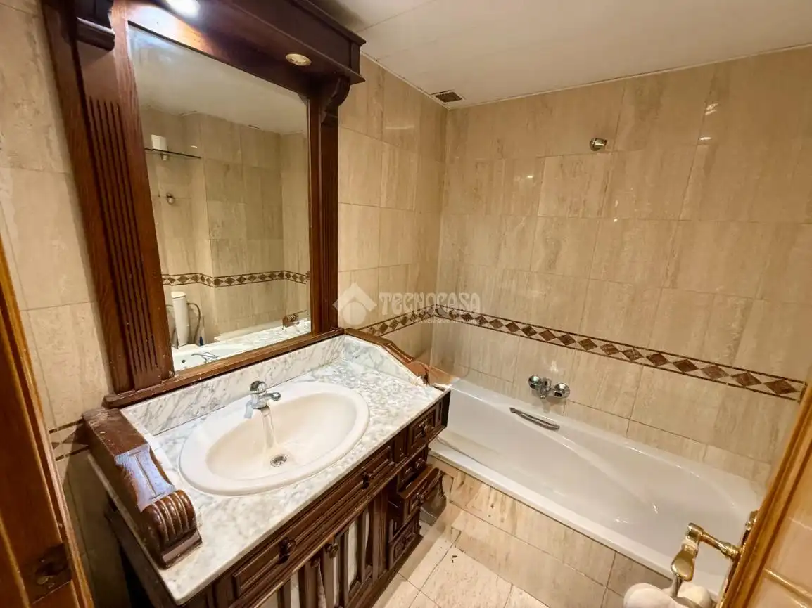 Badezimmer von Wohnung zum Verkauf in Barcelona mit Gemeinschaftspool
