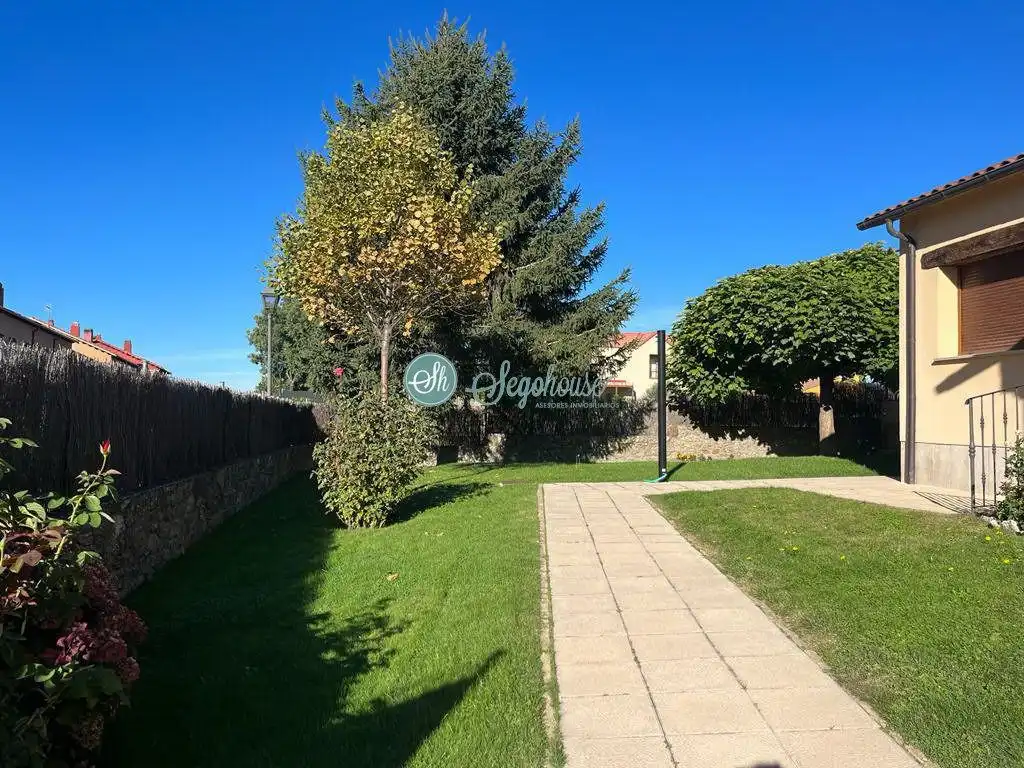 Casa o xalet de lloguer en Palazuelos de Eresma amb Calefacció, Terrassa i Moblat