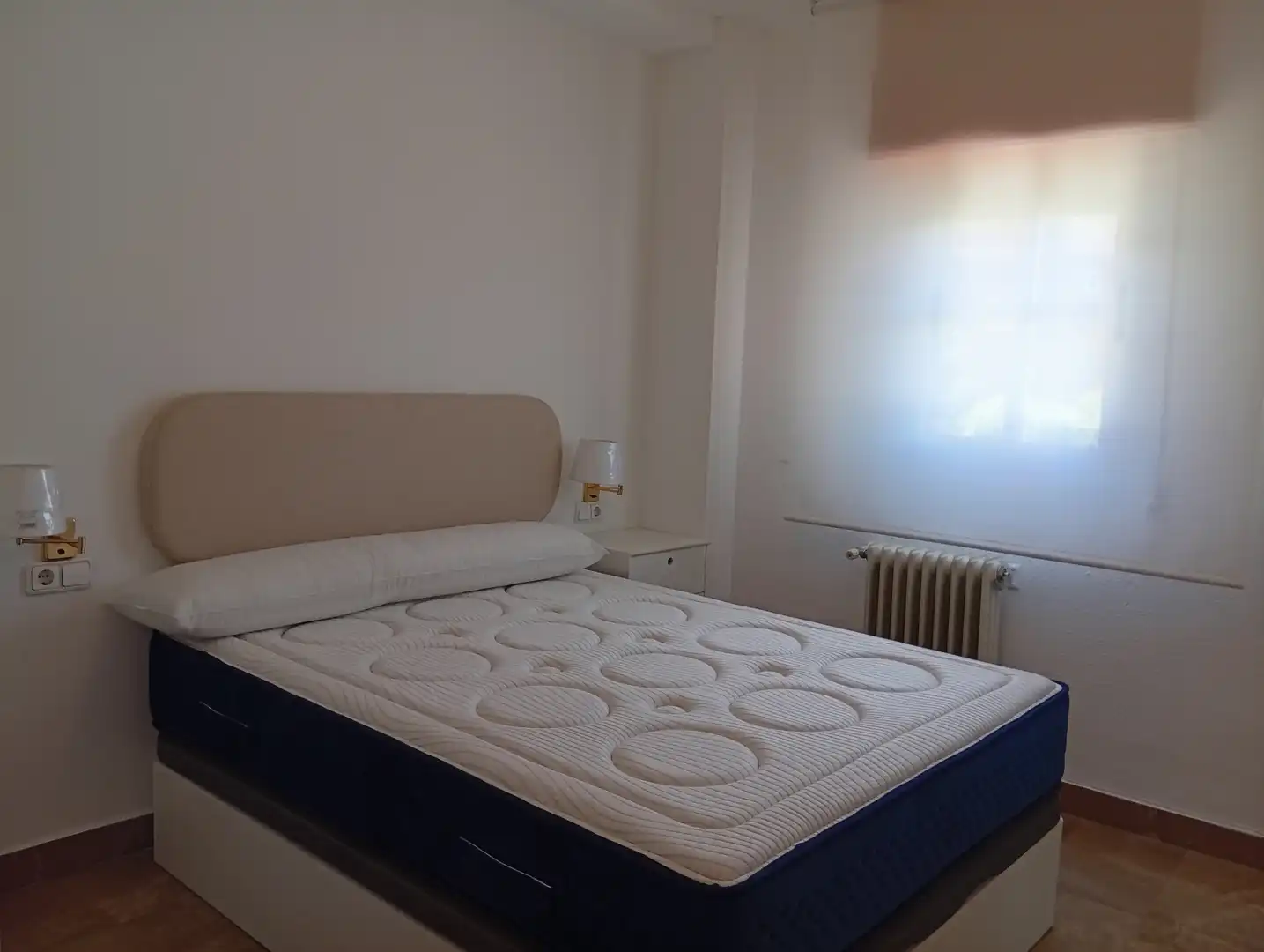 Schlafzimmer von Wohnungen zur Miete in Granada mit Heizung, Terrasse und Möbliert