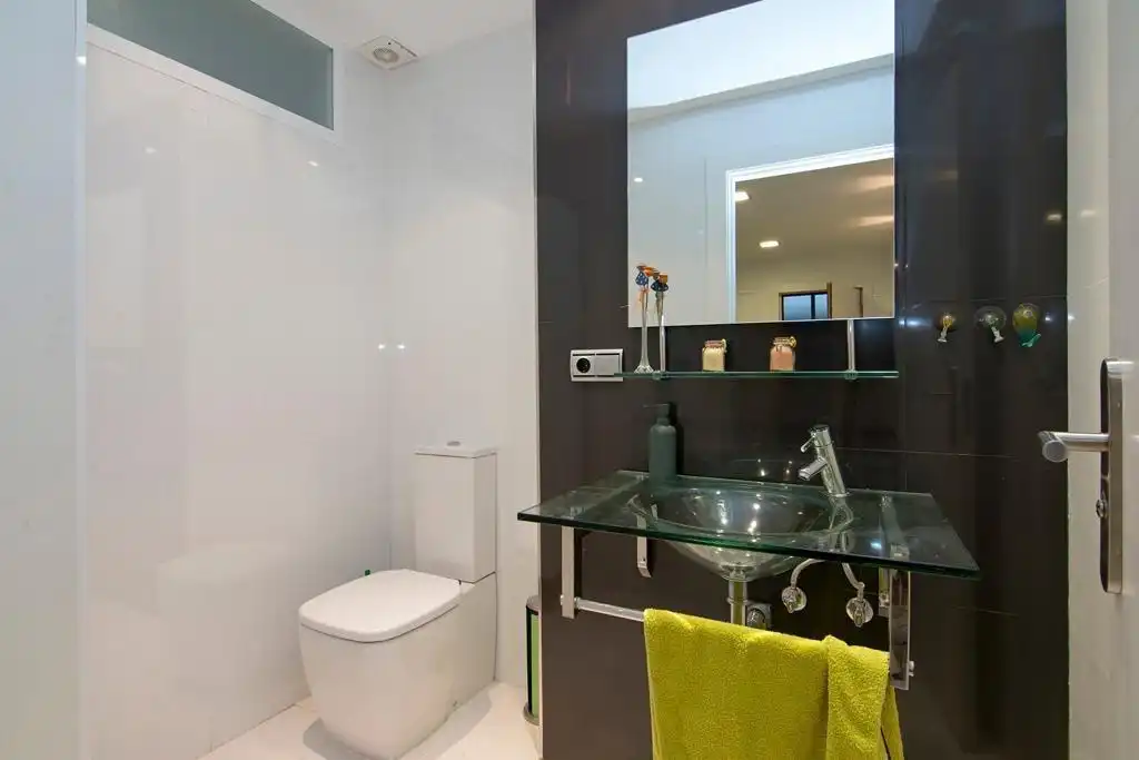 Baño de Oficina de alquiler en Granada con Calefacción
